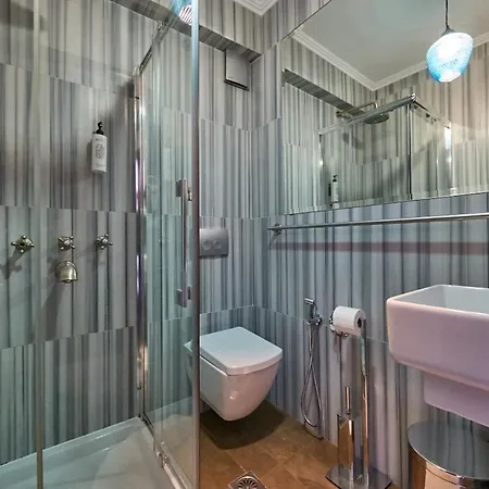 Afroditi Arhontiko * لِتوخورو