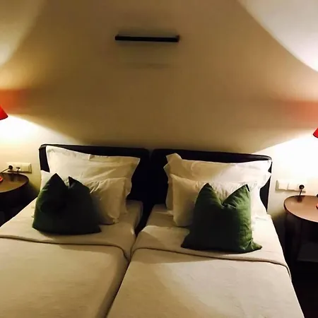 Afroditi Arhontiko * لِتوخورو